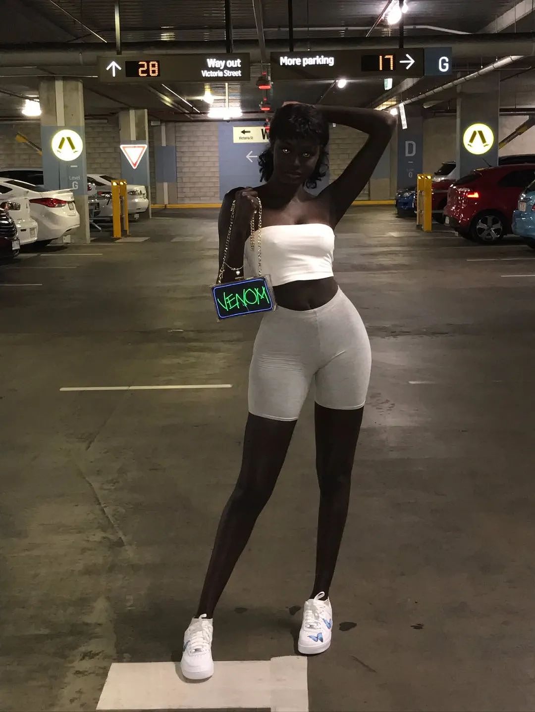 【美女】非洲“刘亦菲”新造型绝了!酥胸翘臀大长腿,又A又辣全网沦陷(组图) - 16