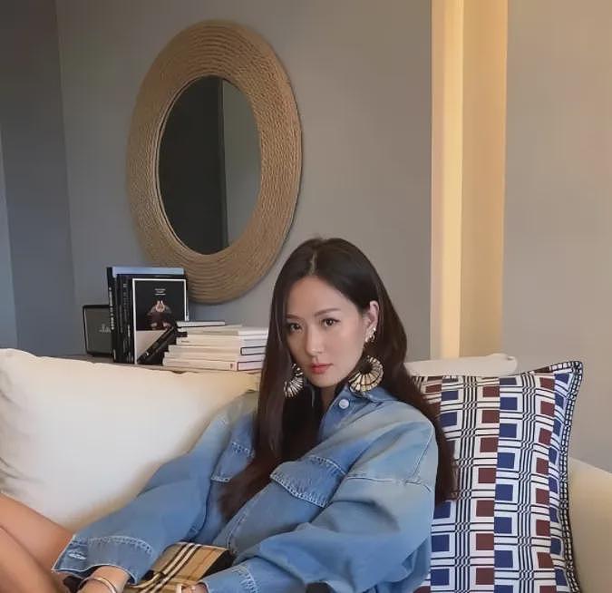 47岁的她身材性感脸不老,和54岁老公合照像父女,美貌远超25岁女儿(组图) - 9