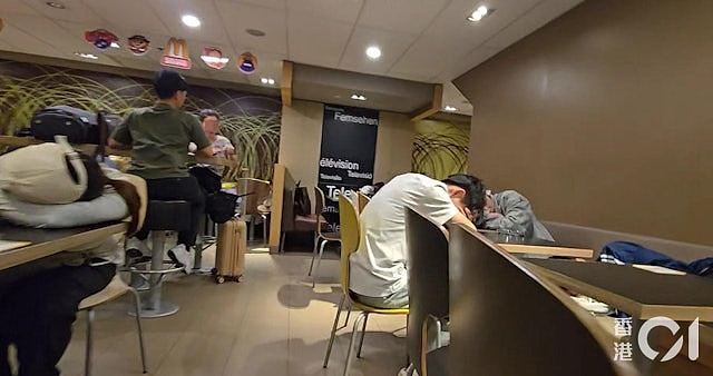 大陆游客在香港麦当劳“霸座”睡觉，当事人发帖被狂喷！香港特首回应（组图） - 7