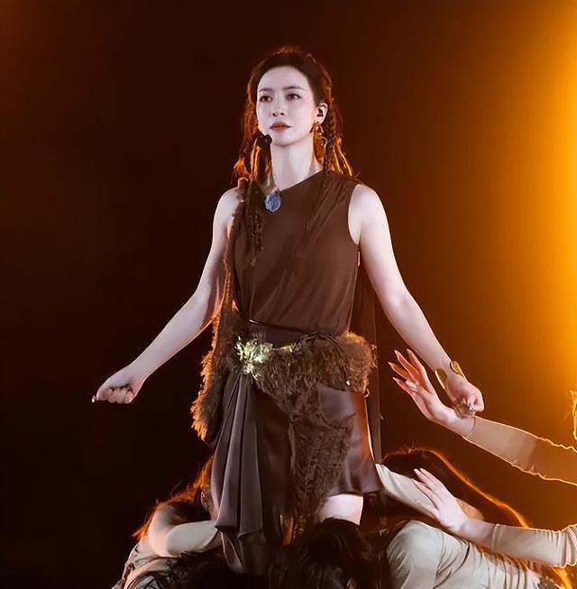 浪姐6黑马诞生！李晟凭实力突围，海陆 “一轮游” 成意难平（组图） - 7
