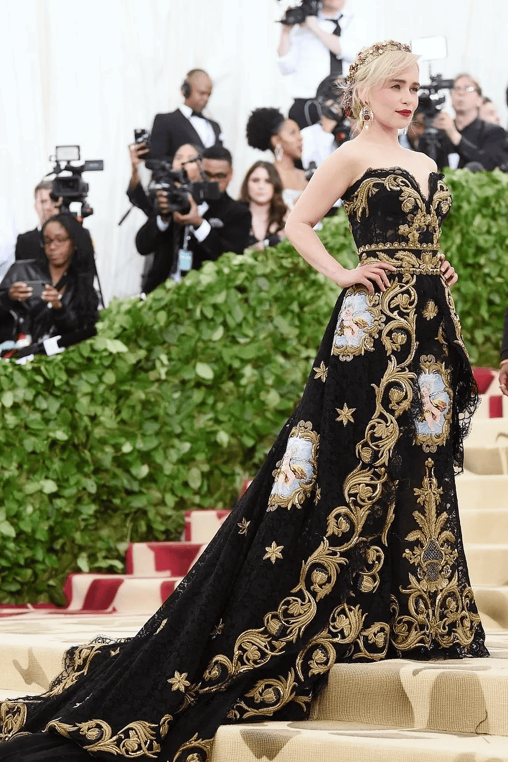 【时尚】辣眼睛！Lisa穿LV定制蕾丝透视三角裤套装征战Met Gala（组图） - 44
