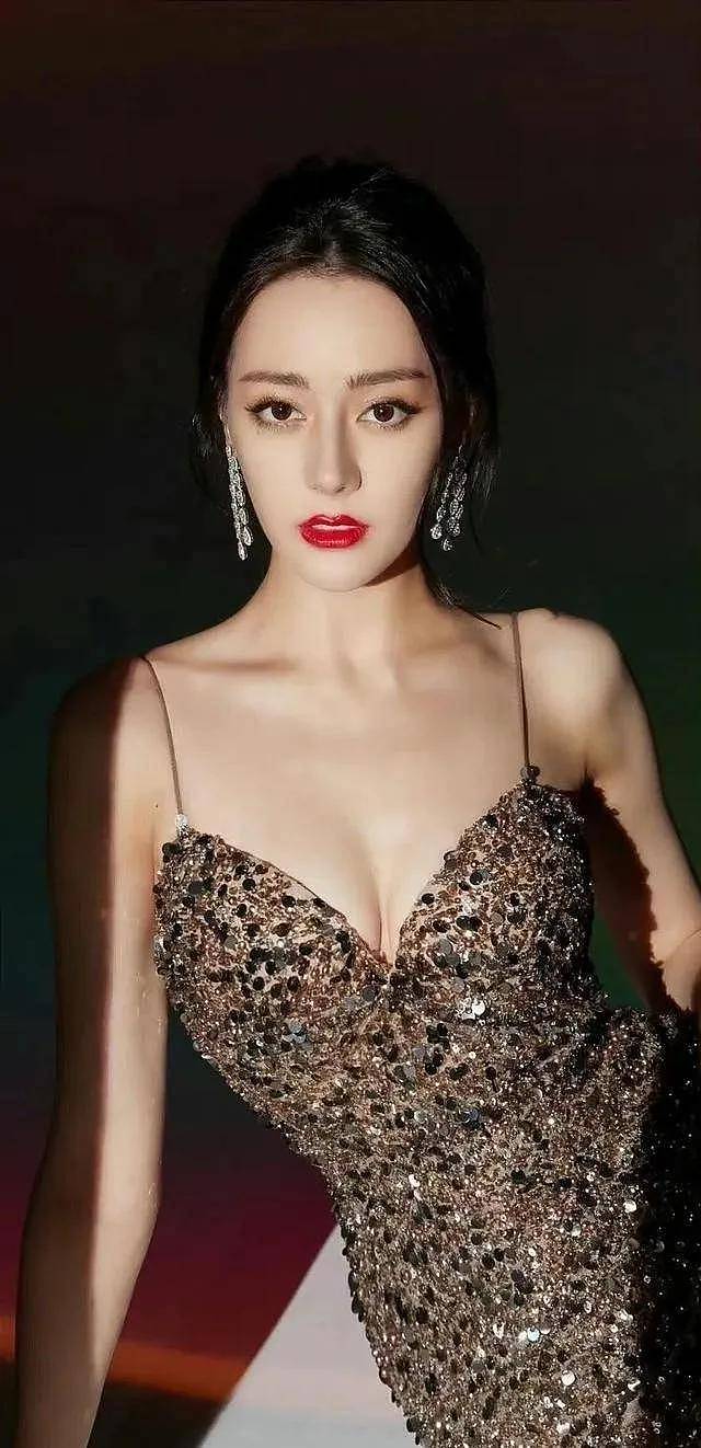 迪丽热巴异域美貌与魔鬼身材俱全！既风情万种，又性感火辣！（组图） - 10