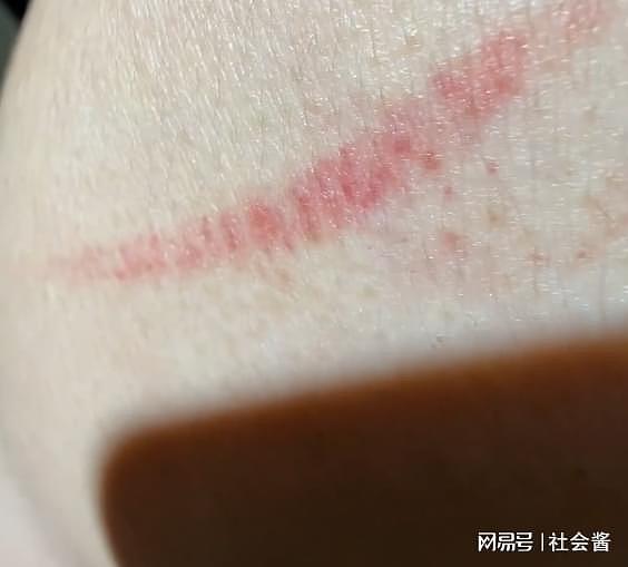 金主花400万包养Coser却被带绿帽，对方带前男友回家被捉奸在床（组图） - 11