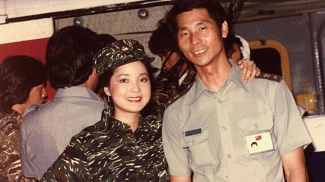 邓丽君逝世30周年，92岁经纪人到墓地上香，三哥邓长富上台致辞（组图） - 10