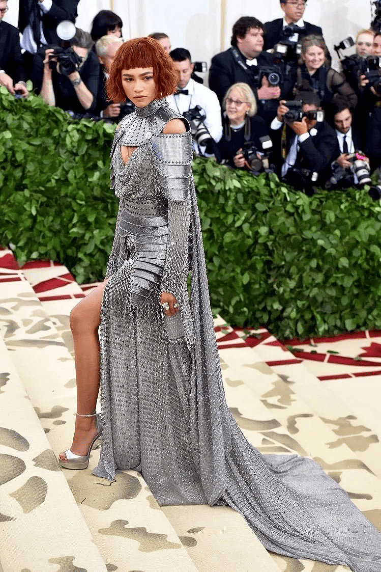 【时尚】辣眼睛！Lisa穿LV定制蕾丝透视三角裤套装征战Met Gala（组图） - 38