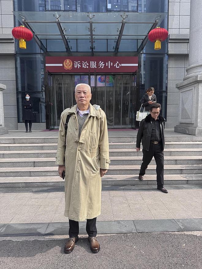 涉公司股权转让,宜宾前首富险被家人签字送进精神病院(组图) - 1