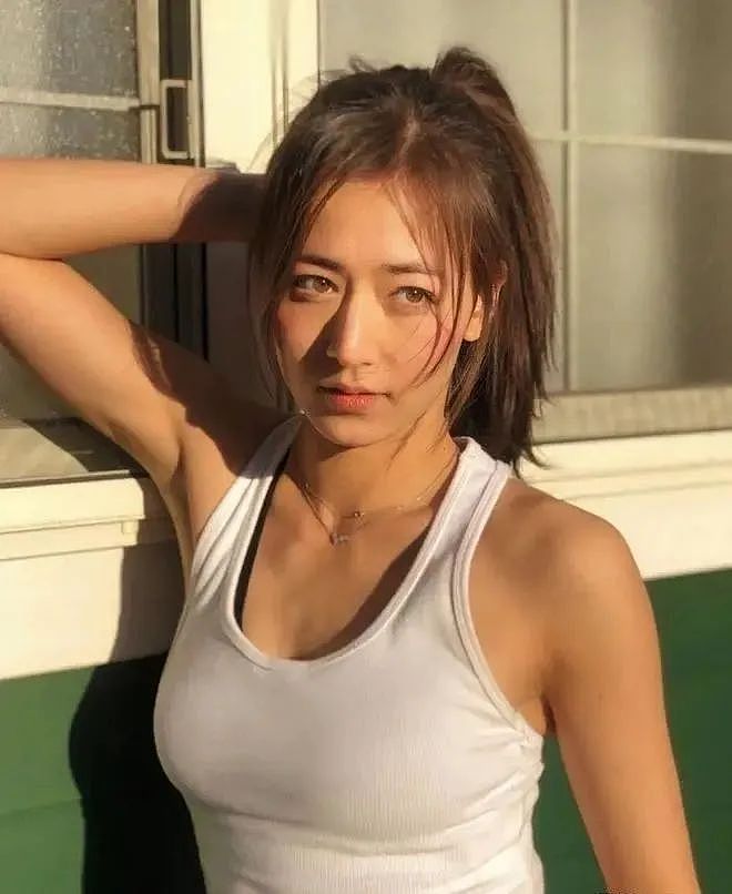 【美女】被称“日本第一性感美臀”，小蛮腰、马甲线の身材...（组图） - 13
