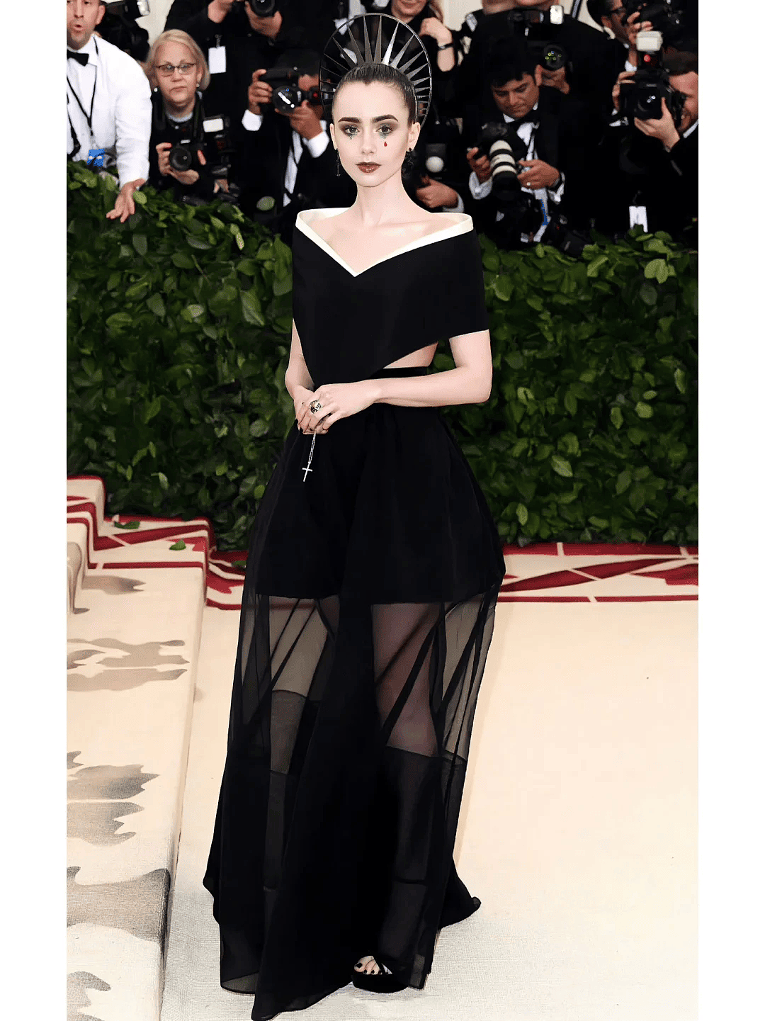 【时尚】辣眼睛！Lisa穿LV定制蕾丝透视三角裤套装征战Met Gala（组图） - 21
