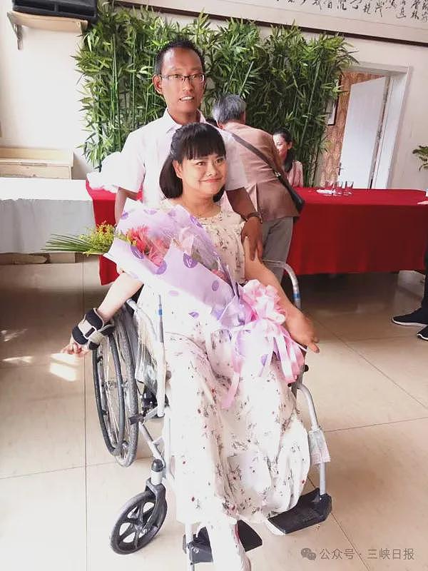【情感】90后脑瘫女孩“拐走”主治医生，父母当初都不敢相信，结婚8年让全网破防（组图） - 3