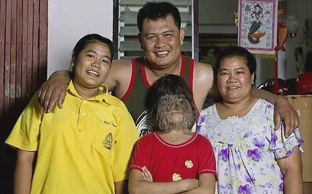 世界最多毛女孩剃光胡须！结束7年婚姻，高调公开新恋情？这回，她弯了...（组图） - 5