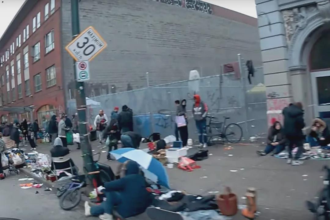 “屎”诗级灾难！温哥华街头变粪场！华人每月铲30次：家门口随处可见（组图） - 4