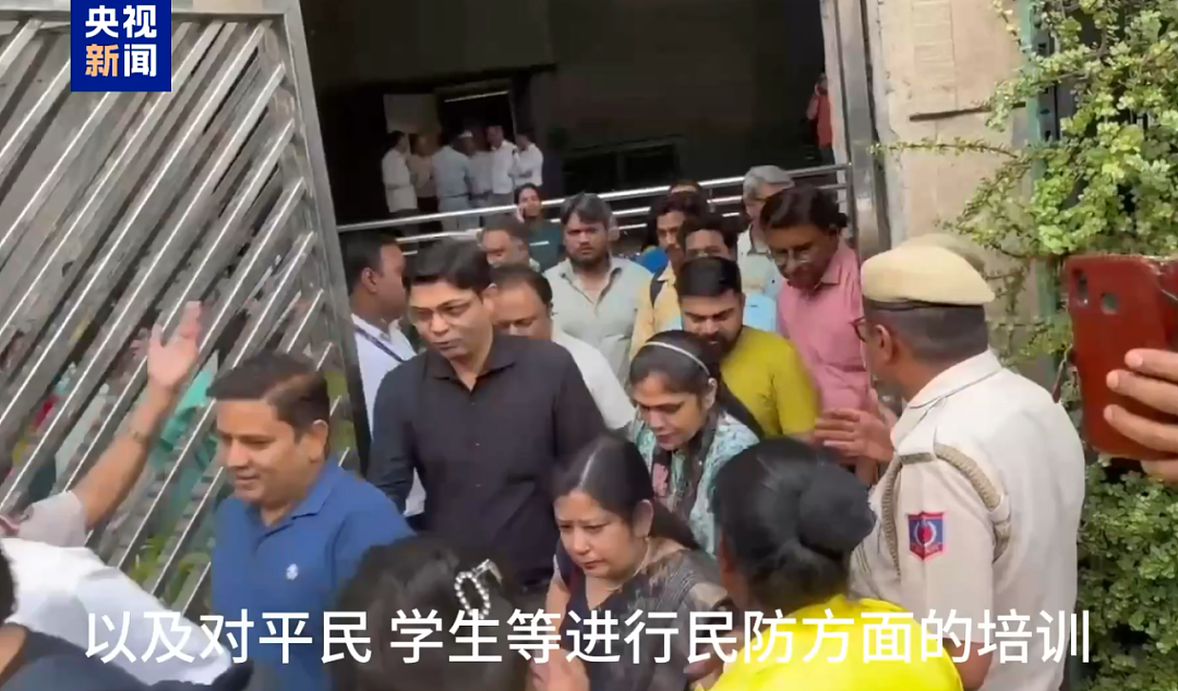 巴基斯坦多地发生爆炸!巴军方:已击落超25架印度无人机!空战中水电站大坝遭破坏,巴总理透露空战细节(组图) - 5