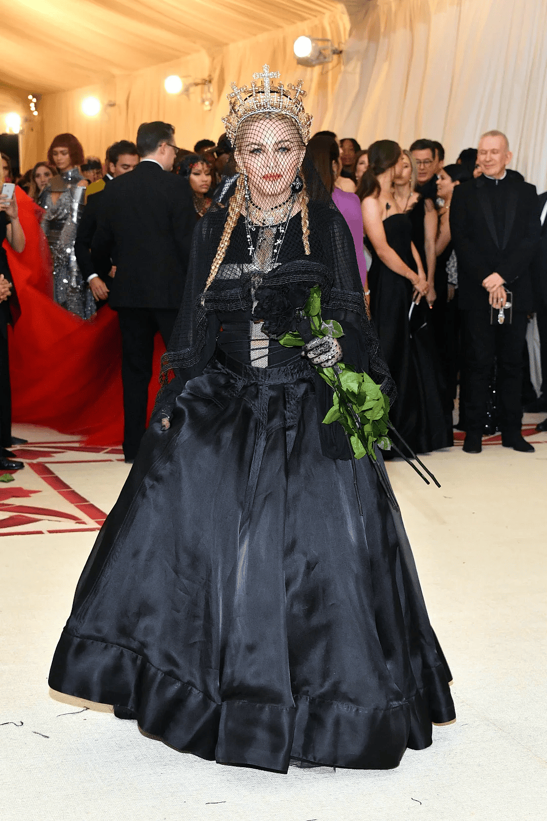 【时尚】辣眼睛！Lisa穿LV定制蕾丝透视三角裤套装征战Met Gala（组图） - 43