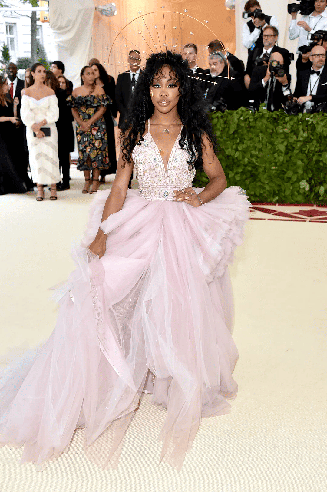 【时尚】辣眼睛！Lisa穿LV定制蕾丝透视三角裤套装征战Met Gala（组图） - 35