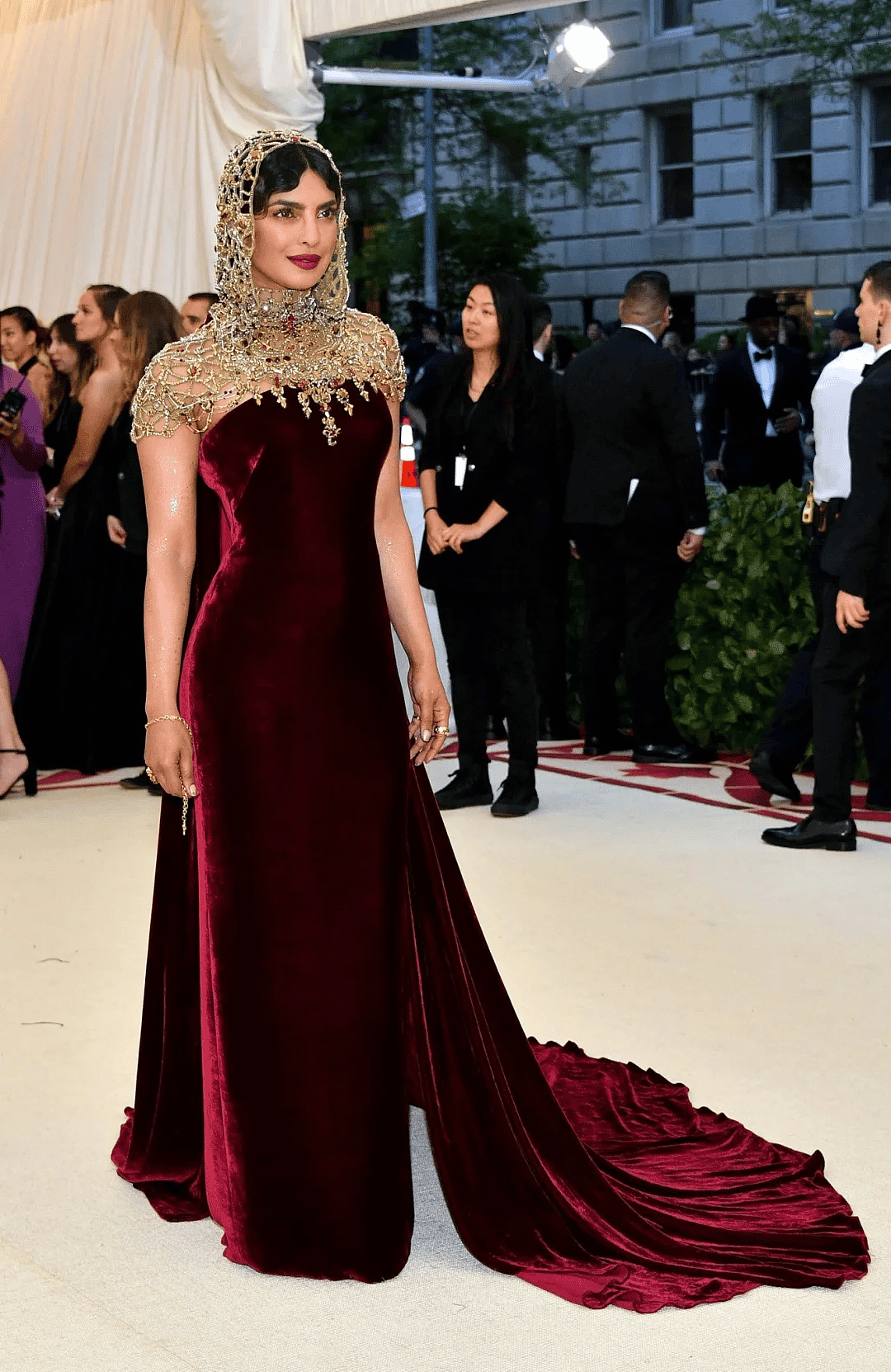 【时尚】辣眼睛！Lisa穿LV定制蕾丝透视三角裤套装征战Met Gala（组图） - 47