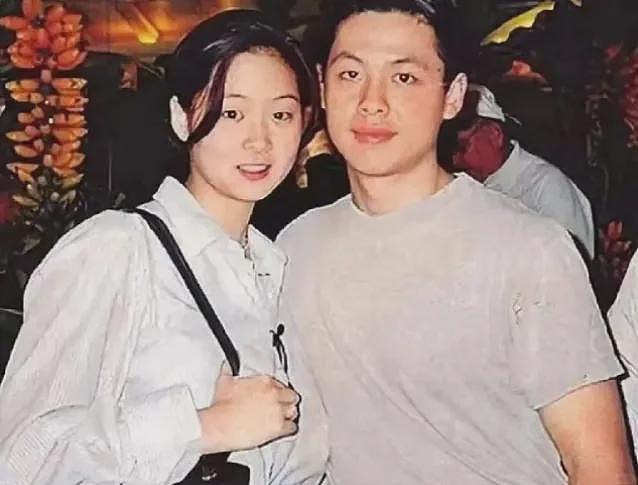 47岁的她身材性感脸不老,和54岁老公合照像父女,美貌远超25岁女儿(组图) - 6