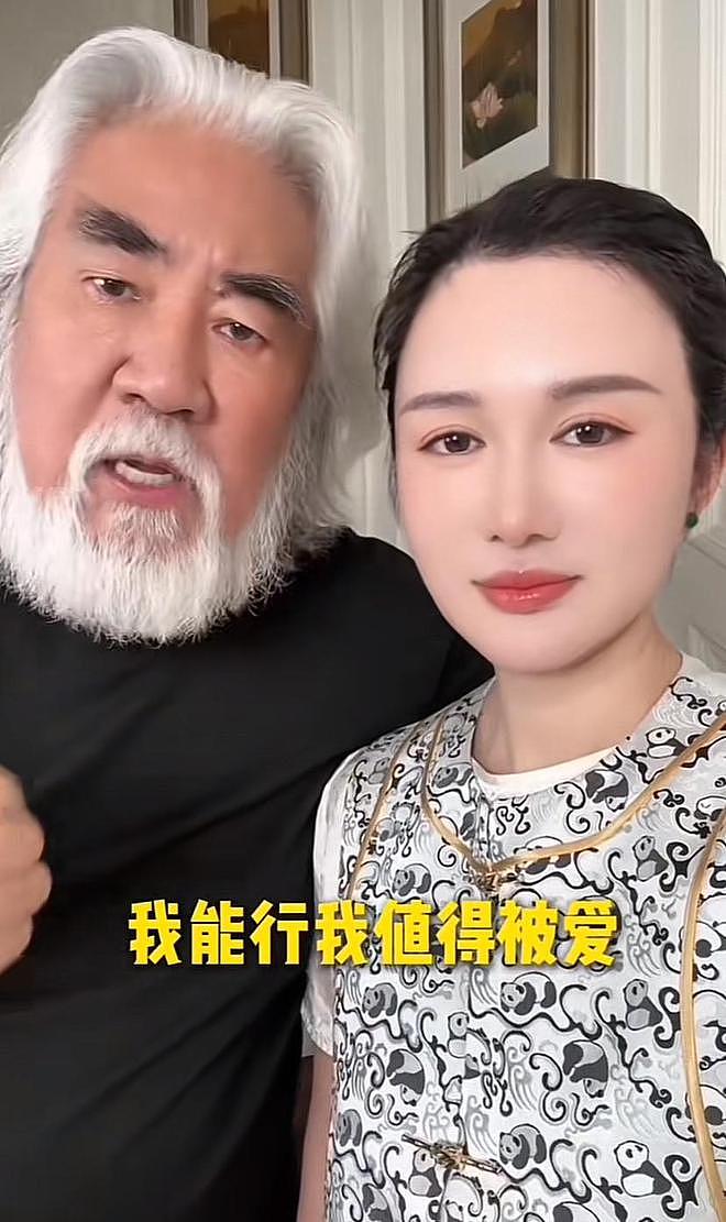 张纪中送娃上学出车祸，事发后坐路边很郁闷，自称养4娃压力大（组图） - 10