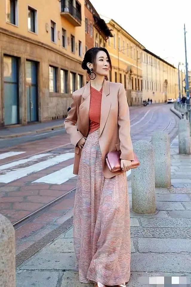 佘诗曼台北街头呆坐,表情呆滞引热议,新剧将与夏文汐上演母女恶斗(组图) - 6