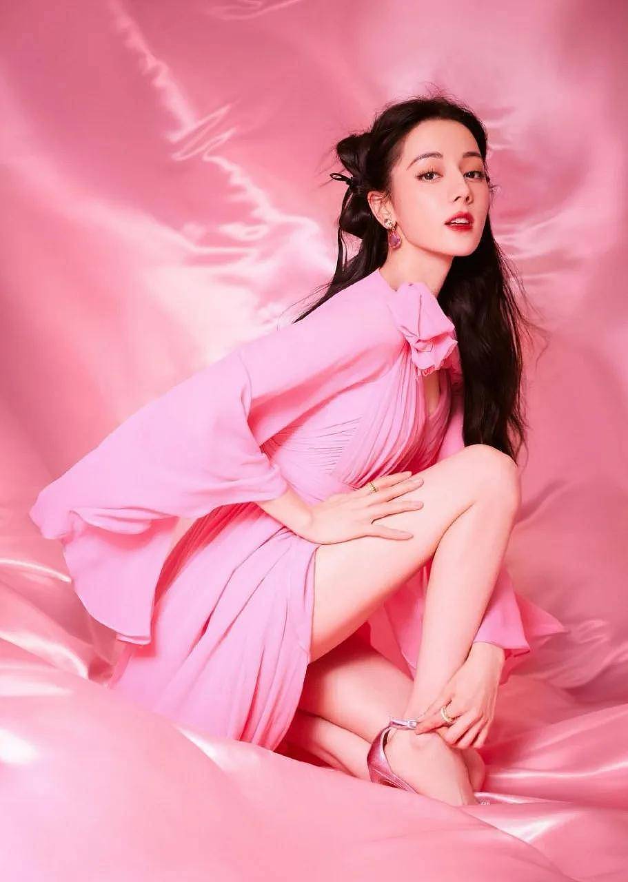 迪丽热巴异域美貌与魔鬼身材俱全！既风情万种，又性感火辣！（组图） - 4