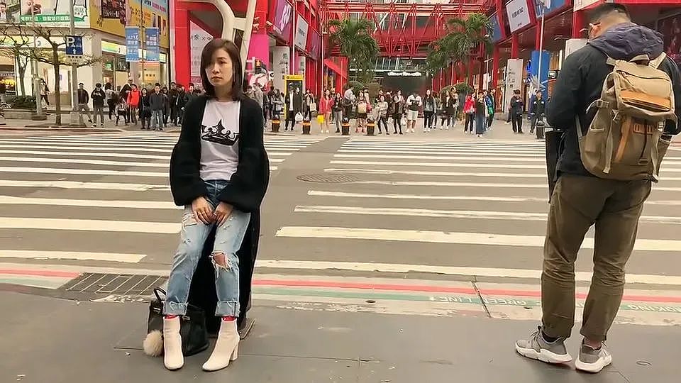 佘诗曼台北街头呆坐,表情呆滞引热议,新剧将与夏文汐上演母女恶斗(组图) - 7