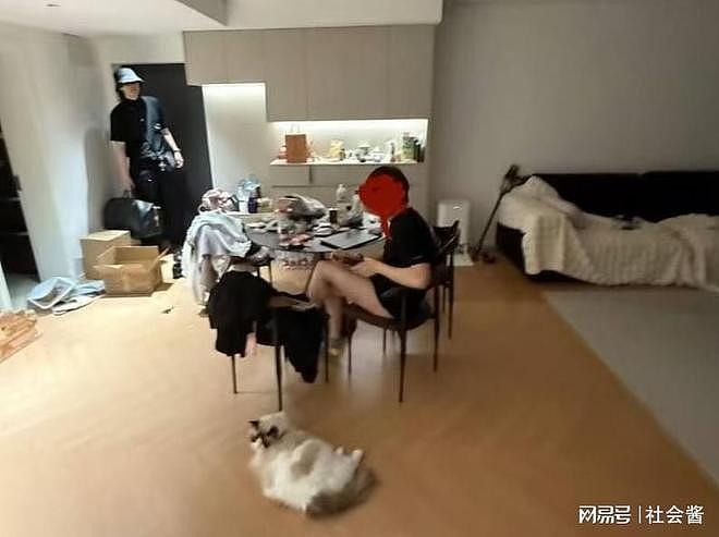 金主花400万包养Coser却被带绿帽，对方带前男友回家被捉奸在床（组图） - 2