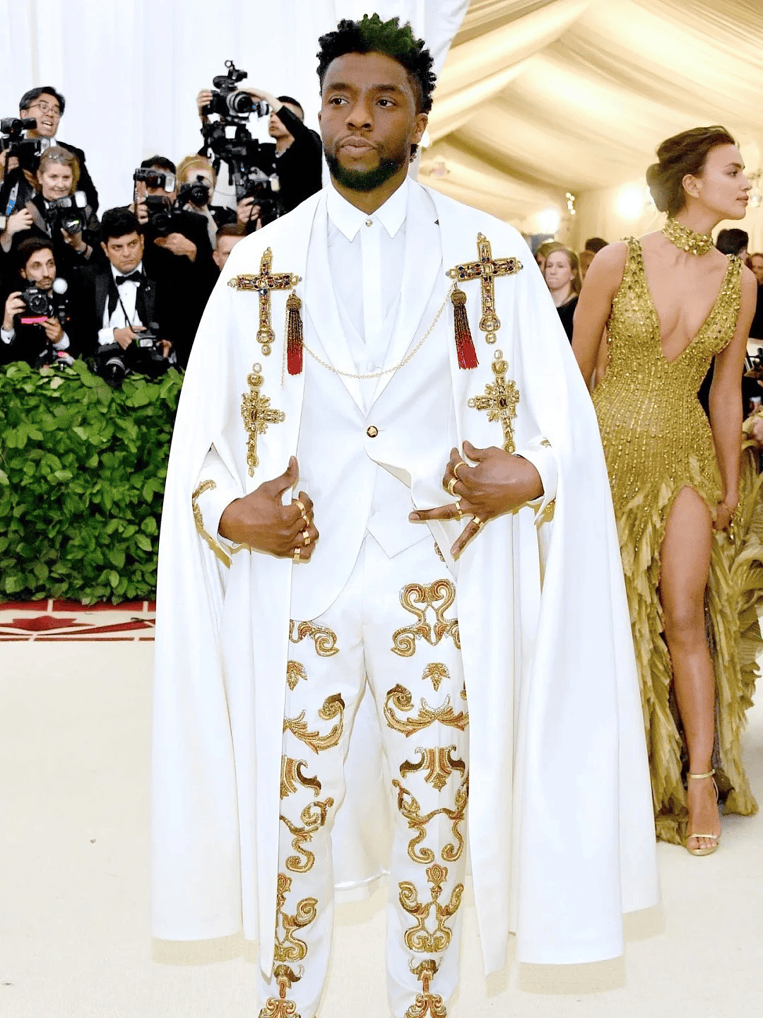 【时尚】辣眼睛！Lisa穿LV定制蕾丝透视三角裤套装征战Met Gala（组图） - 25