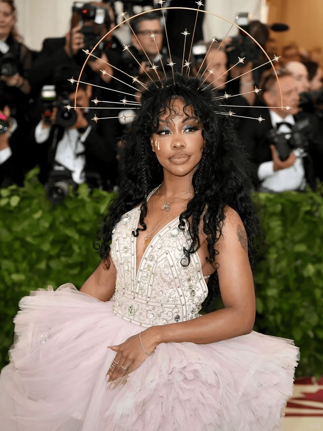 【时尚】辣眼睛！Lisa穿LV定制蕾丝透视三角裤套装征战Met Gala（组图） - 34