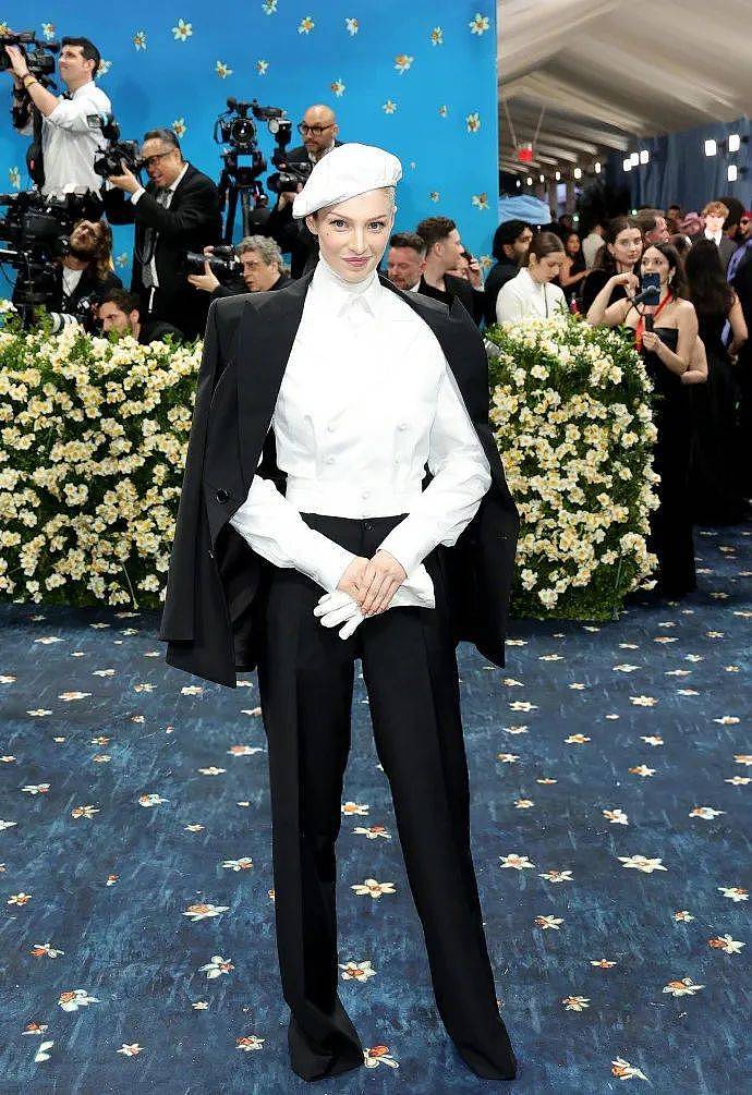 【时尚】辣眼睛！Lisa穿LV定制蕾丝透视三角裤套装征战Met Gala（组图） - 6