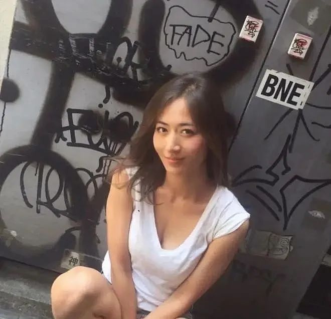 【美女】被称“日本第一性感美臀”，小蛮腰、马甲线の身材...（组图） - 12
