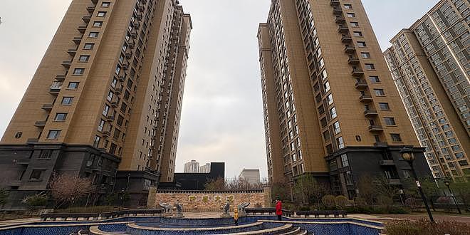 65户业主购房10年办不了房本，房子被开发商股东抵押（组图） - 1