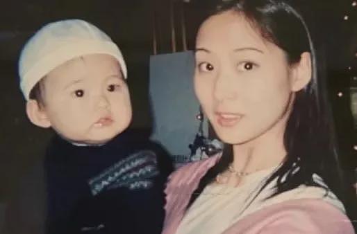 47岁的她身材性感脸不老,和54岁老公合照像父女,美貌远超25岁女儿(组图) - 8