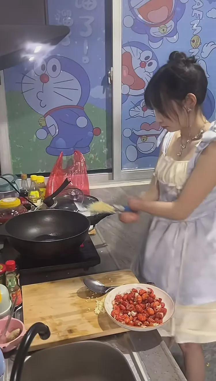 曾遭恶评的00后无手女子顺利产女！丈夫：生活有了新奔头（视频/组图） - 4