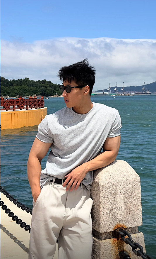 【帅哥】20+湖南健身网红,饱满胸肌鲨鱼腹肌,这斜方肌在汗水中爆发出力量(组图) - 8