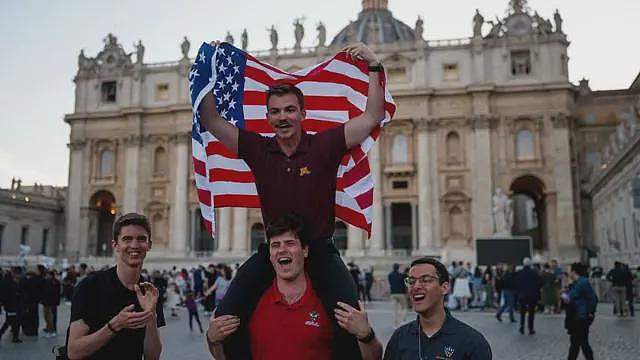 特朗普称首位美籍教宗的当选是“莫大荣幸”（组图） - 1