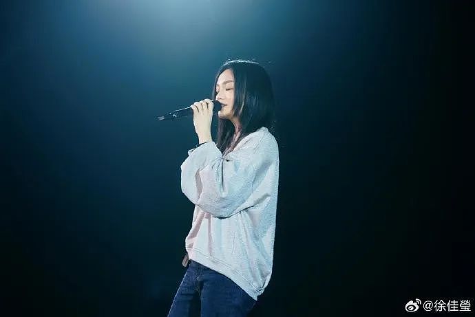 40岁华语天后沦为“全民笑话”，她怎么变这样了？（视频/组图） - 44