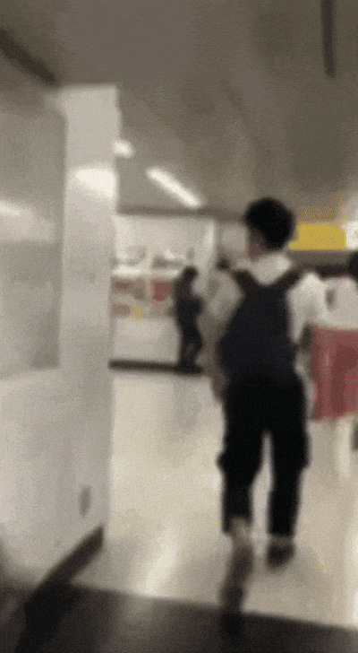 日本“撞人族“入侵英国了?专挑妹子下手撞完就跑,她光天化日被猛男撞飞(组图) - 1
