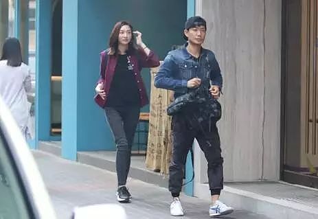 TVB知名男星去世！骗17岁少女生子、偷吃23岁契女，玩遍网红娶小30岁妻（组图） - 36