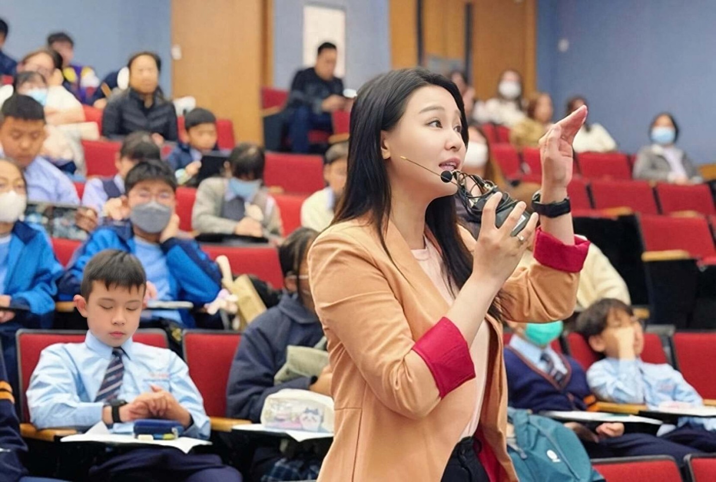 TVB前女星完美转型!在政界混得风生水起(组图) - 1