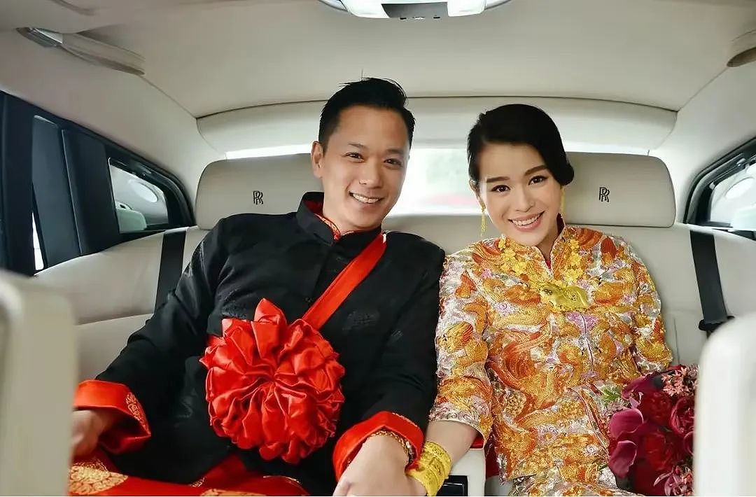 胡杏儿谈老公夜店搂妹,表情管理失控,中年夫妻貌合神离全靠演技(组图) - 7