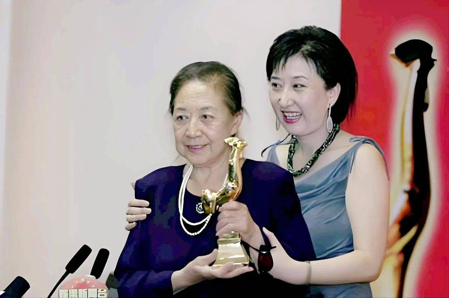 影后金雅琴患双癌离世：独生女儿4婚4离，她气的在公园哭（组图） - 23