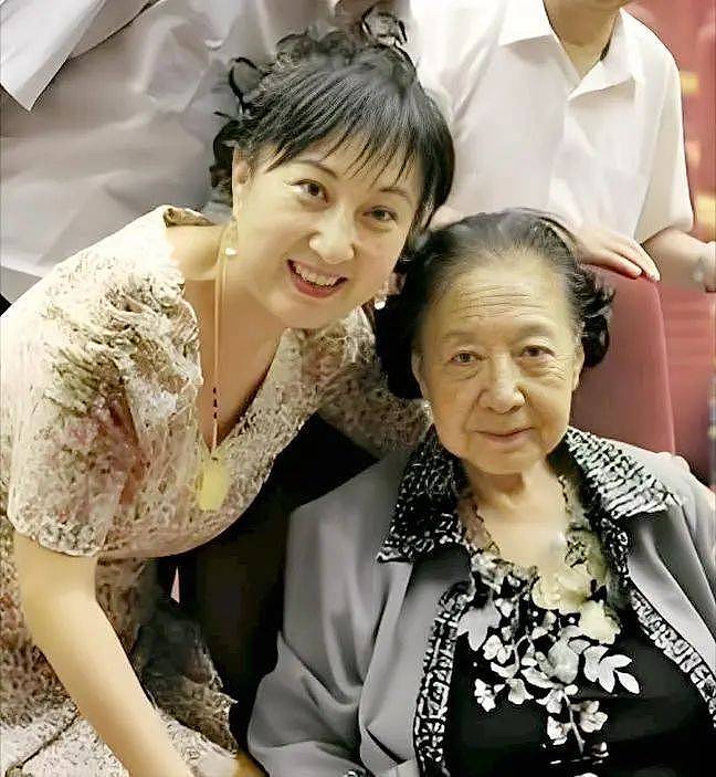 影后金雅琴患双癌离世：独生女儿4婚4离，她气的在公园哭（组图） - 2
