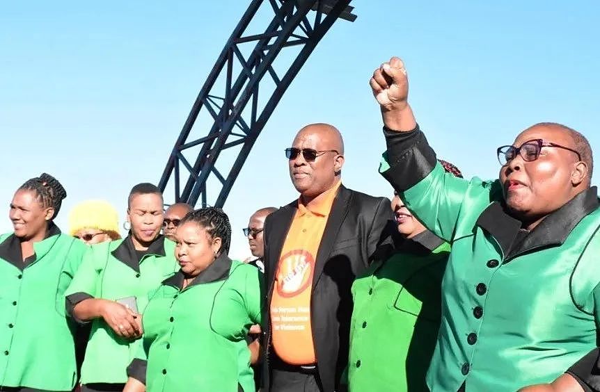 残疾女儿遭性侵,母亲直接带人活活打死罪犯?南非全国声援,她无罪释放(组图) - 3