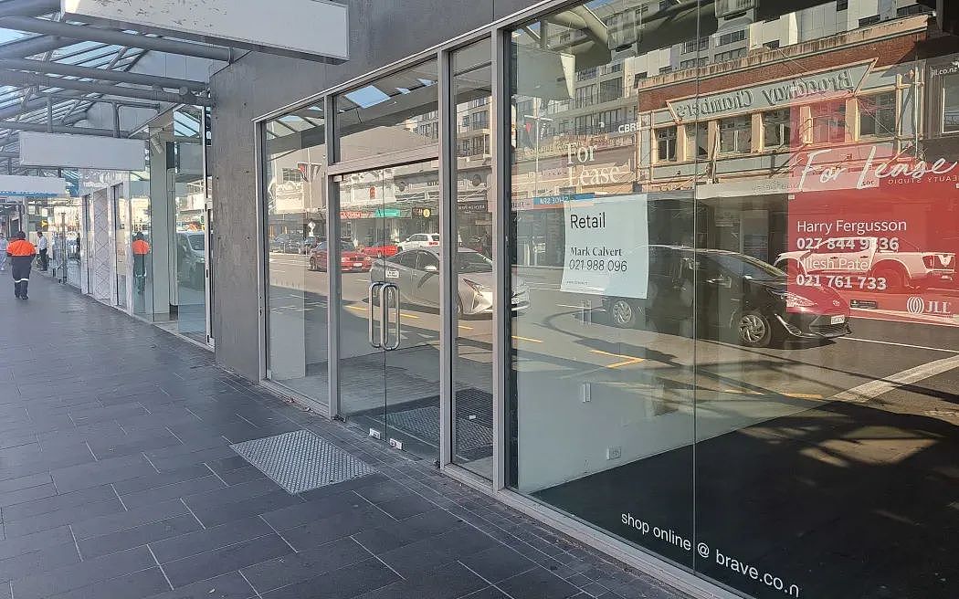 26岁工程师假发票骗公款$100万；奥克兰昔日黄金商圈，现24家店铺空置；中国游客锐减44%，新西兰喊话中国游客（组图） - 4