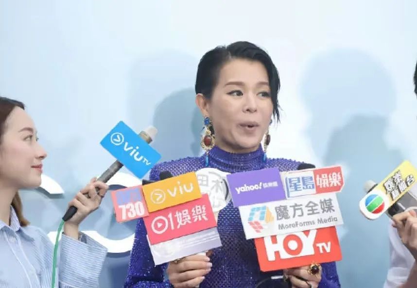 胡杏儿谈老公夜店搂妹,表情管理失控,中年夫妻貌合神离全靠演技(组图) - 5