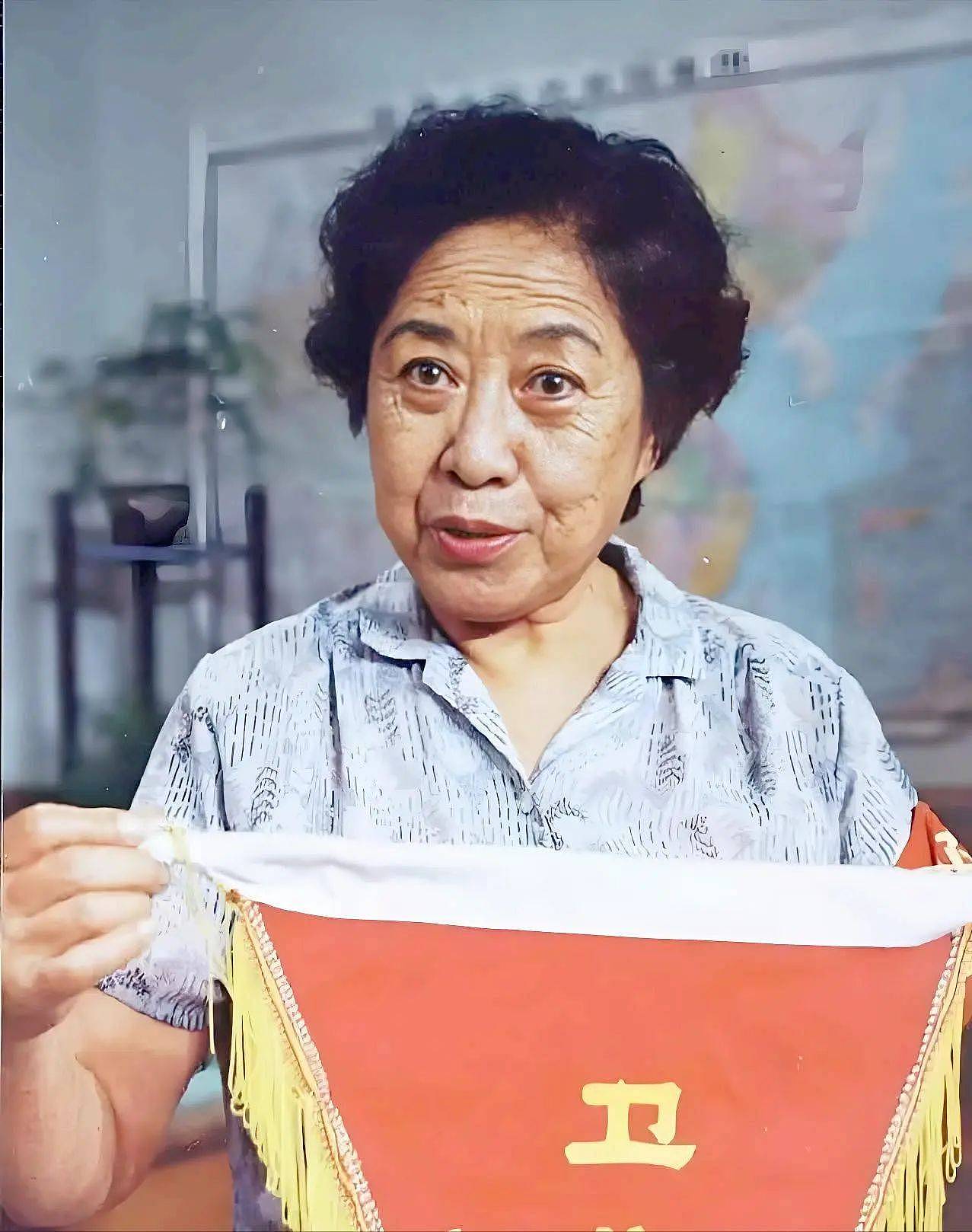 影后金雅琴患双癌离世：独生女儿4婚4离，她气的在公园哭（组图） - 9