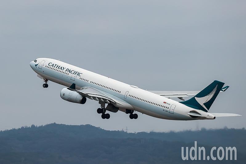 国泰航空发零食“过期10个月”！乘客怒轰“连道歉都没”，官方回应了（组图） - 1