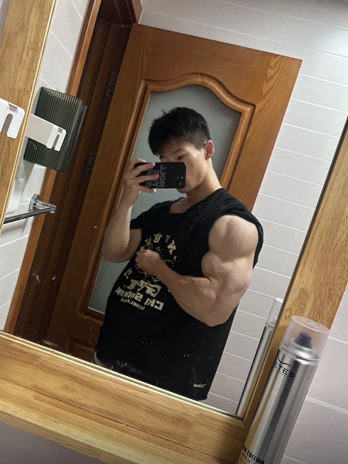 【帅哥】20+湖南健身网红,饱满胸肌鲨鱼腹肌,这斜方肌在汗水中爆发出力量(组图) - 5