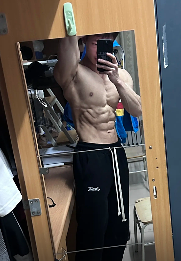 【帅哥】20+湖南健身网红,饱满胸肌鲨鱼腹肌,这斜方肌在汗水中爆发出力量(组图) - 22