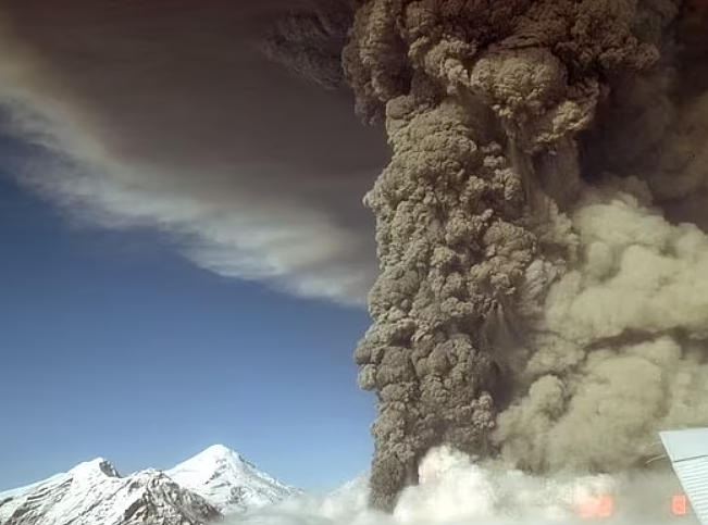 “地狱模式“开启! 西岸连震28次,火山喷发倒数!30万人封窗囤粮,恐全城被灰埋 航班瘫痪(视频/组图) - 2