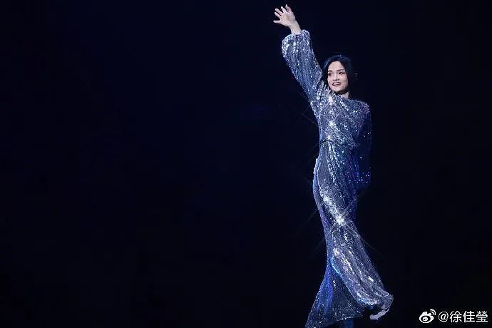 40岁华语天后沦为“全民笑话”，她怎么变这样了？（视频/组图） - 4